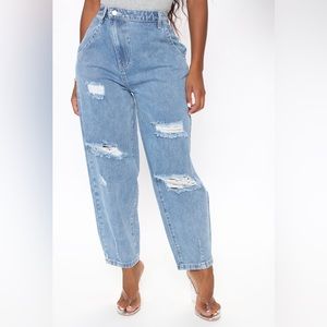 FashionNova Share The News Crossover Mom
Jeans - Medium Blue Wash